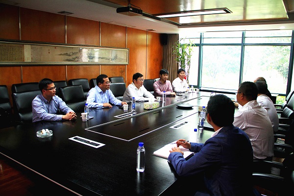 巨化集團董事長、黨委書記胡仲明一行到訪我司考察交流 巨化集團董事長、黨委書記胡仲明一行到訪我司考察交流